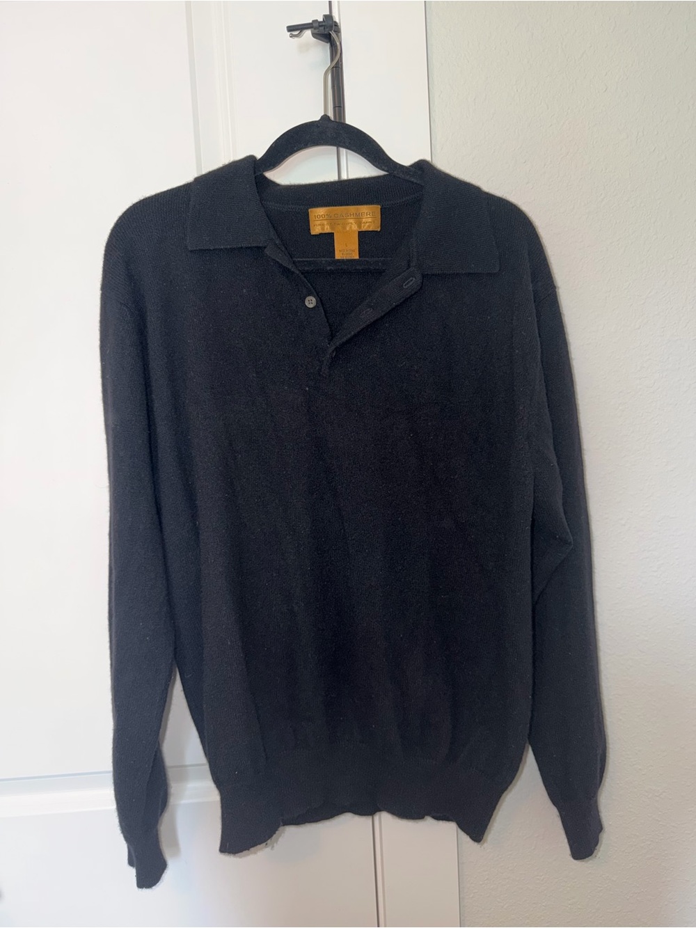 Men’s black 100% cashmere sweater